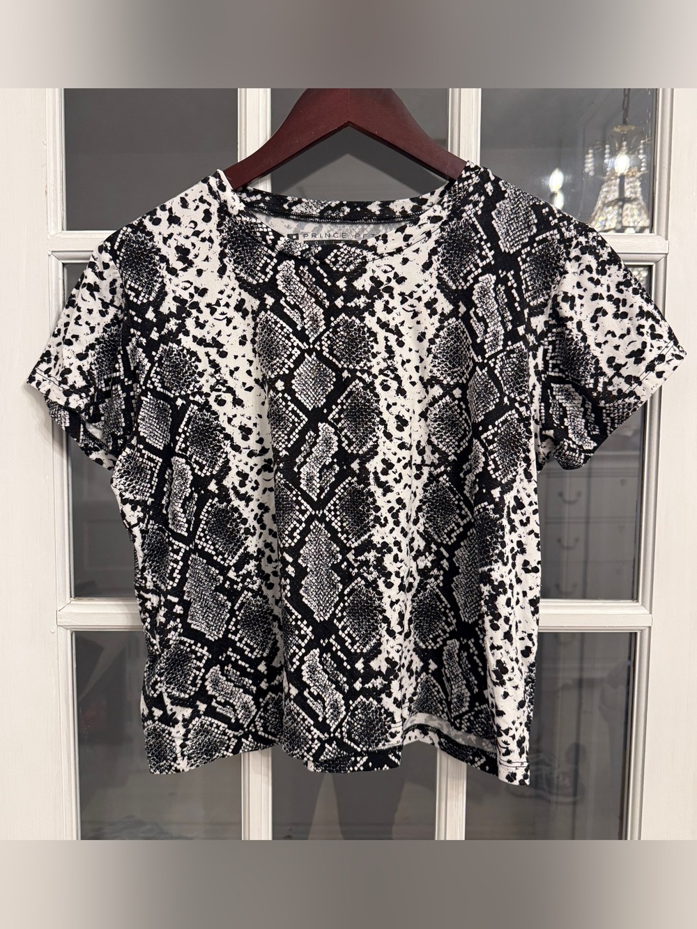 PRINCE PETER COLLECTION Women’s Snake Print Short Sleeve T-Shirt Top L